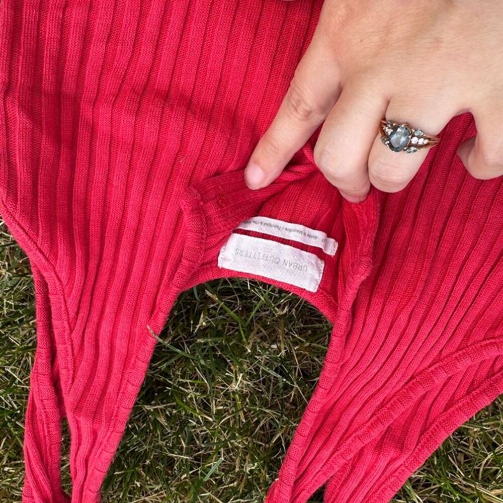 Red Ribbed Crop Tank - Picture 3 of 3